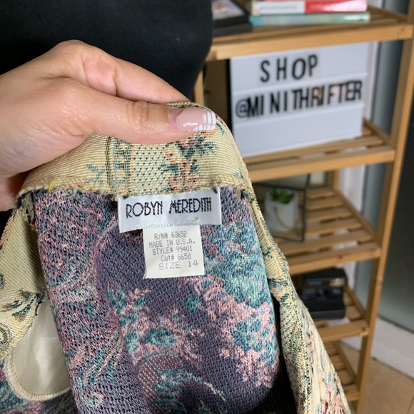 Robin - Picture 5 of 5